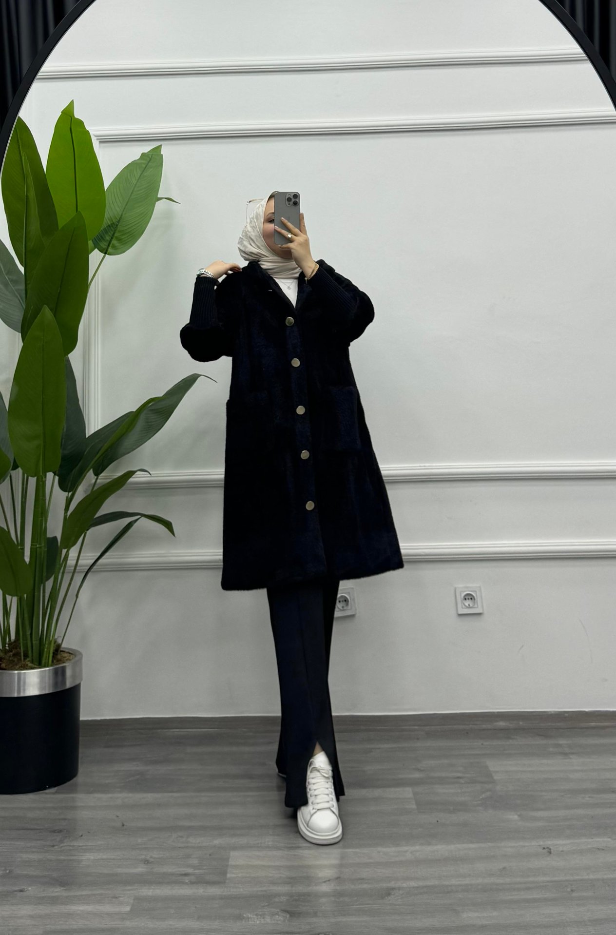 En Store Düğmeli Pelüş Kaban Siyah (6057)