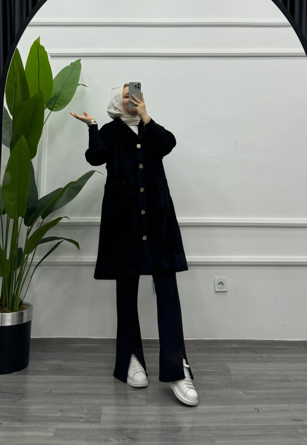 En Store Düğmeli Pelüş Kaban Siyah (6057)
