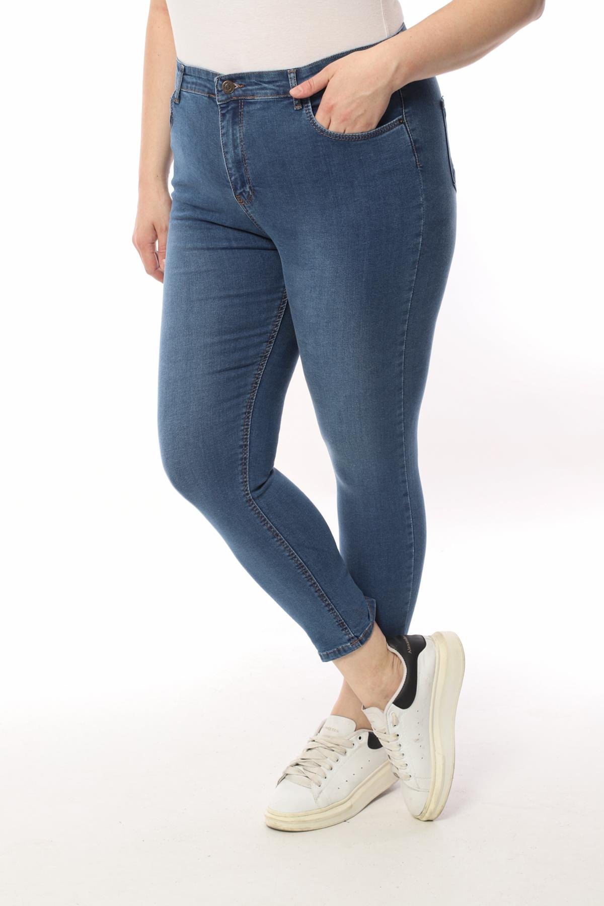 FİHA/4026-KADIN BATTAL TAŞLAMALI JEANS - MAVİ