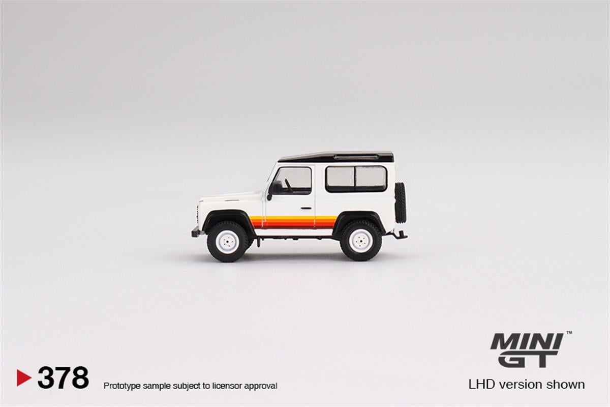 Mini GT Land Rover Defender 90 Wagon White