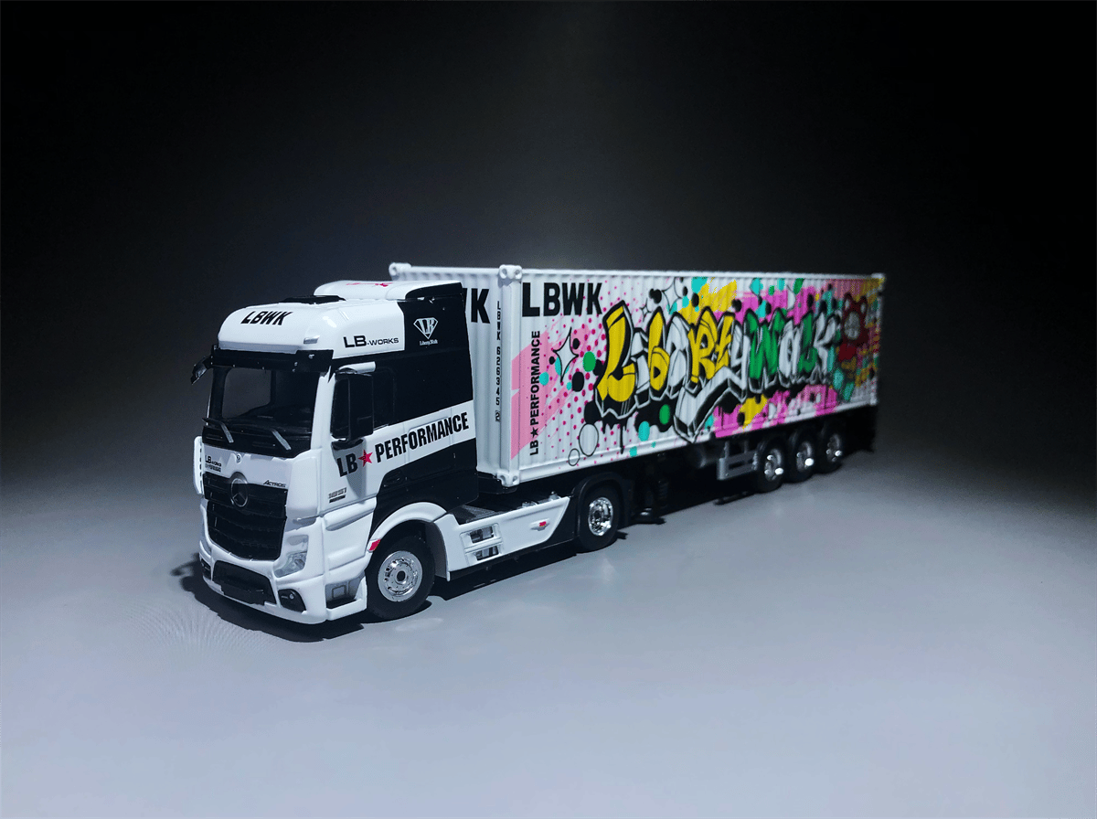 Mini GT Mercedes-Benz Actros w/ 40 ft Container 