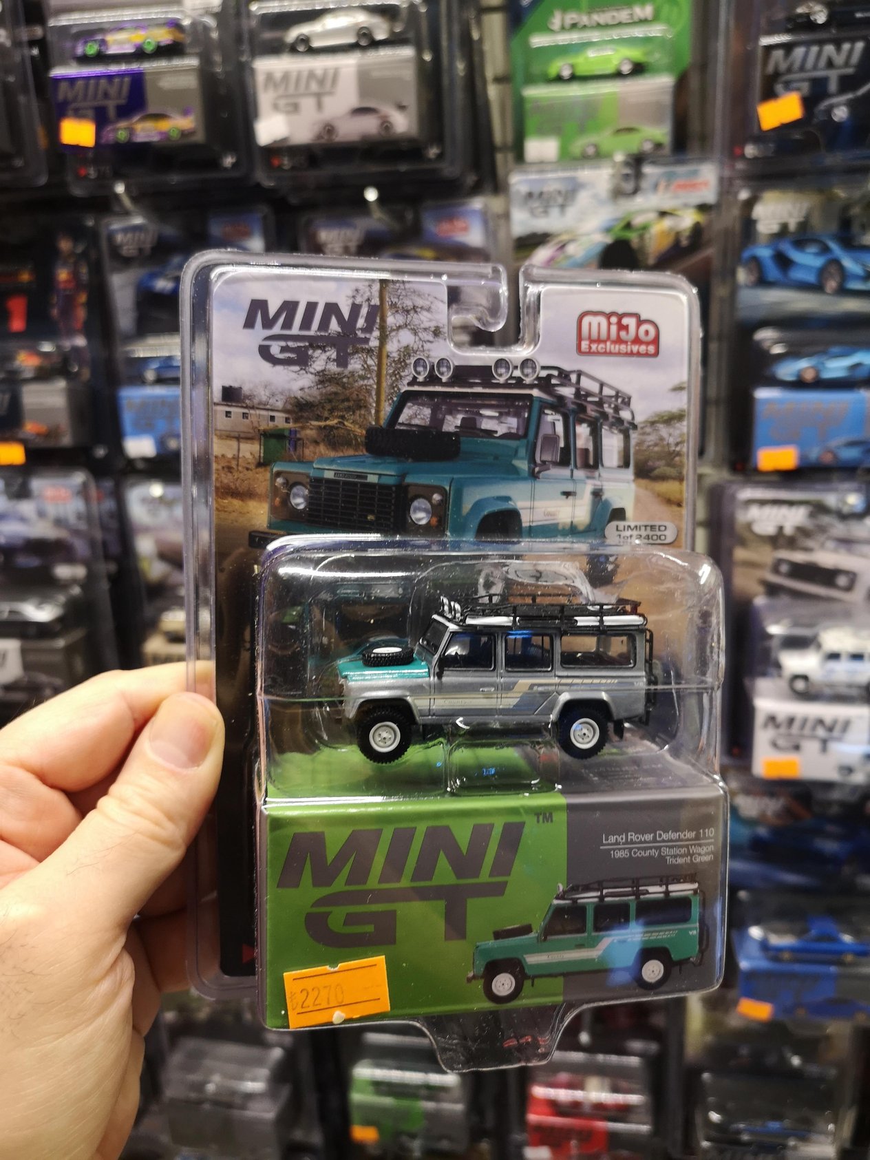 Mini GT Mijo Land Rover Defender 110 1985 County Station Wagon Trident Green lhd CHASE