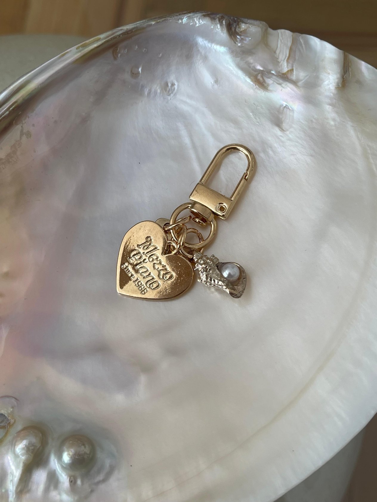 İstiridye Charm