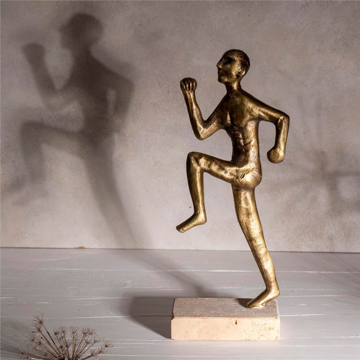 Runner Adam Obje