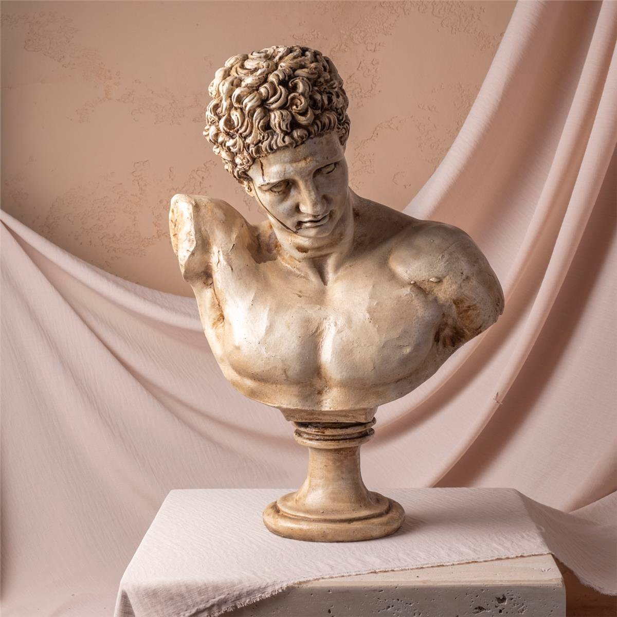 Davıd Bust 