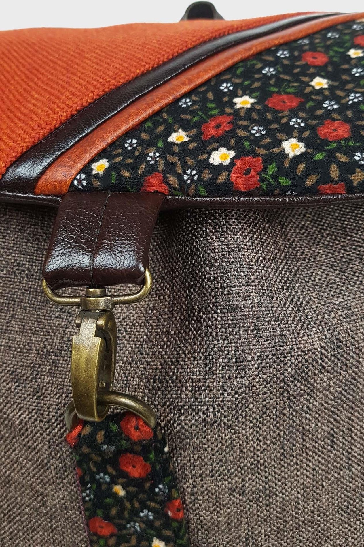 Küçük Sırt Kahverengi Sırt Çantası