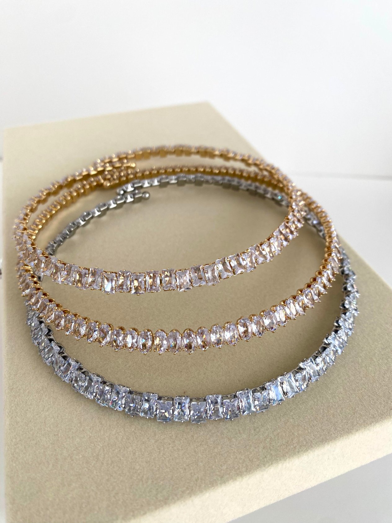 Damla Baget Taşlı Su Yolu Choker Kolye - Gold