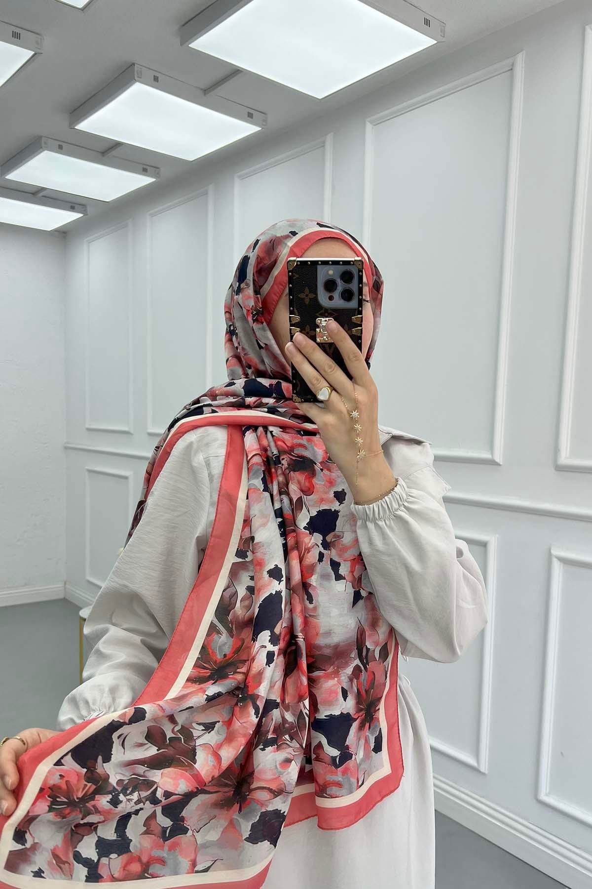 Çiçek Desenli Şal Narçiçeği