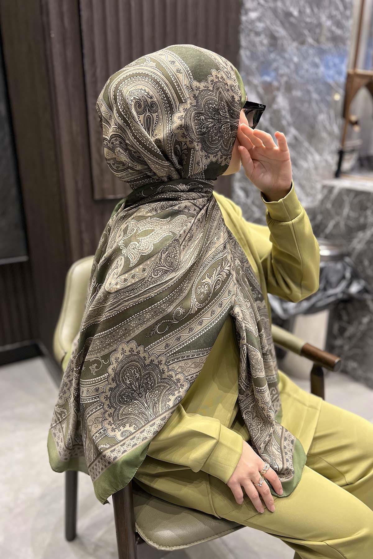 Etnik Desenli Şal Haki