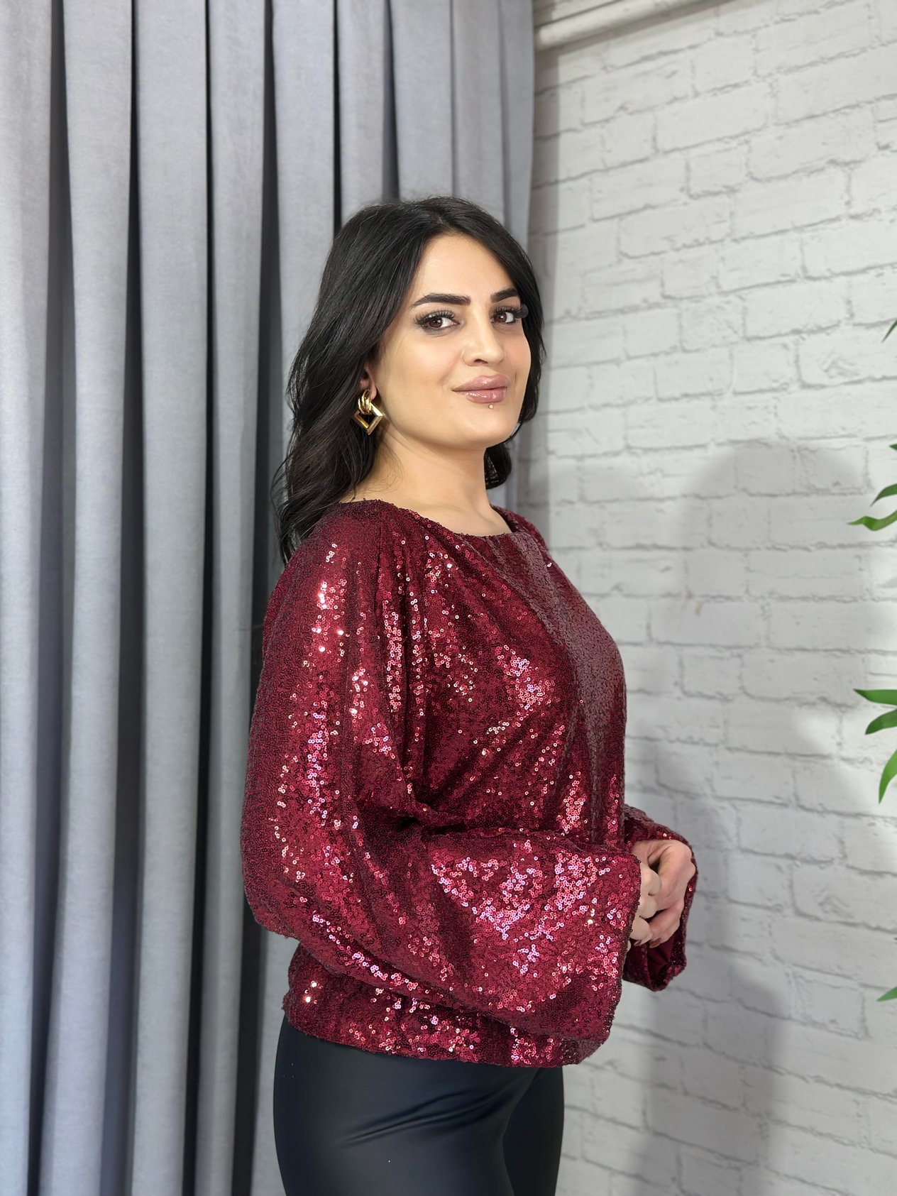 Kırmızı Pul Detaylı  Bel Lastikli Bluz 