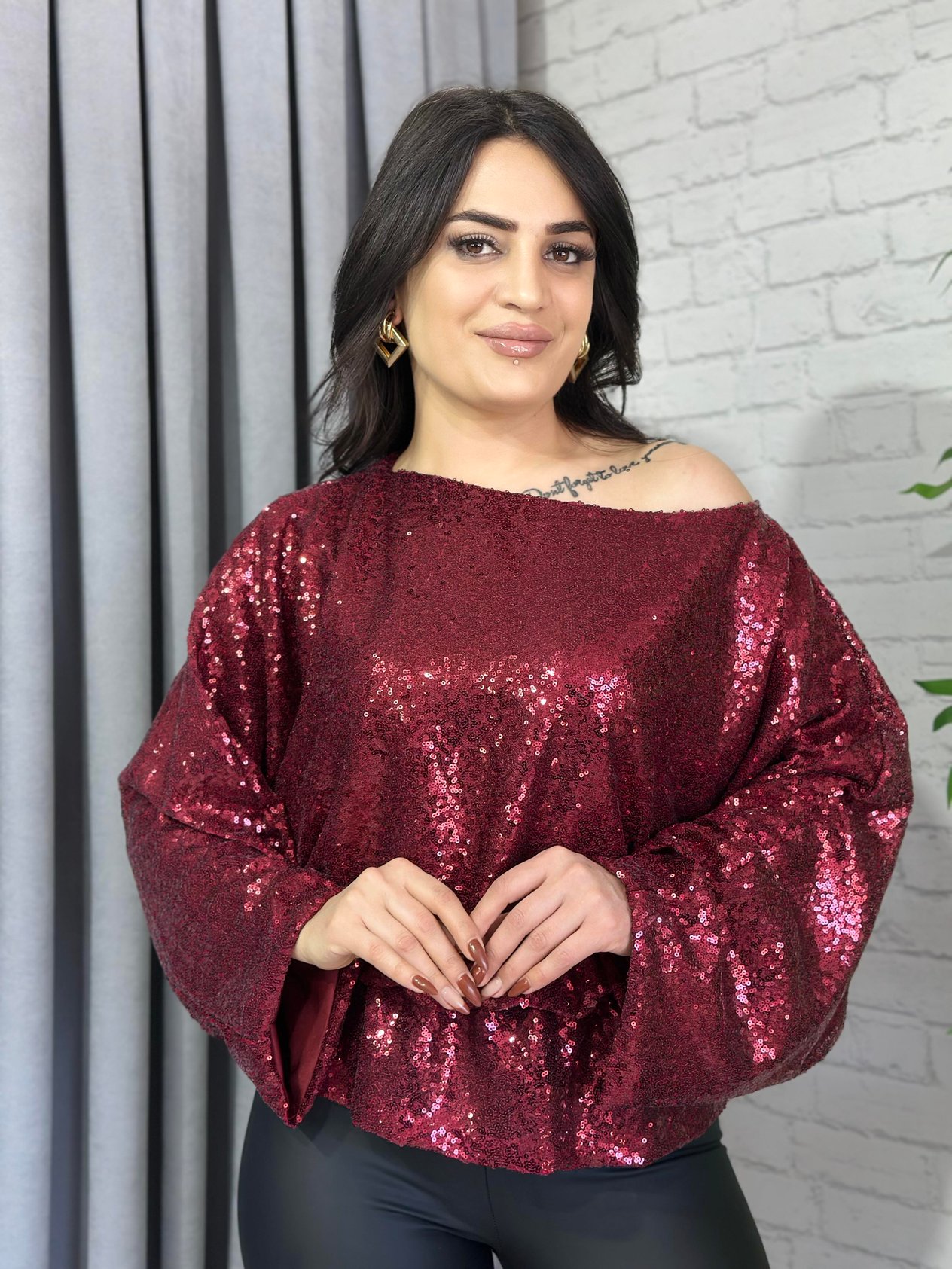 Kırmızı Pul Detaylı  Bel Lastikli Bluz 