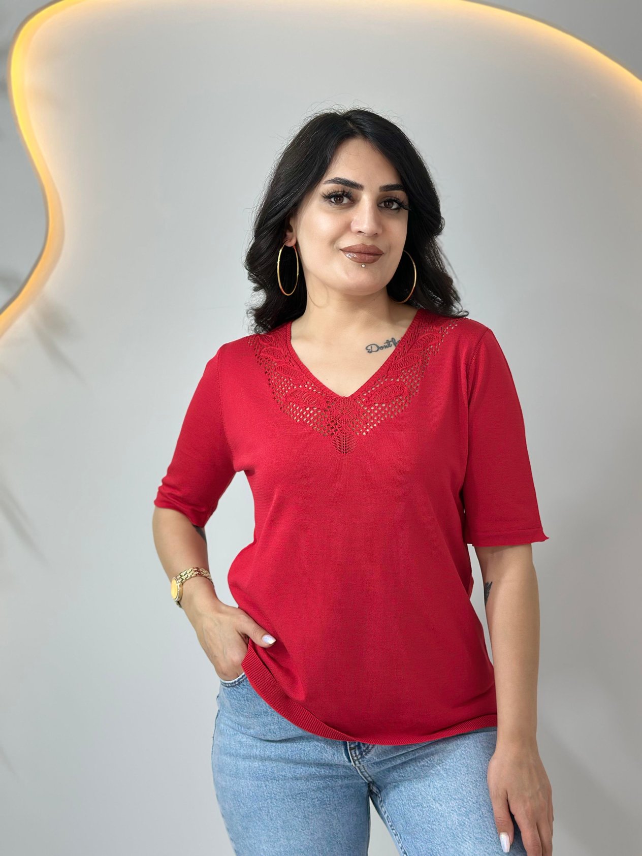 Kırmızı  V Yaka Dantel İşleme Yarım Kol Tshirt Bluz  A027