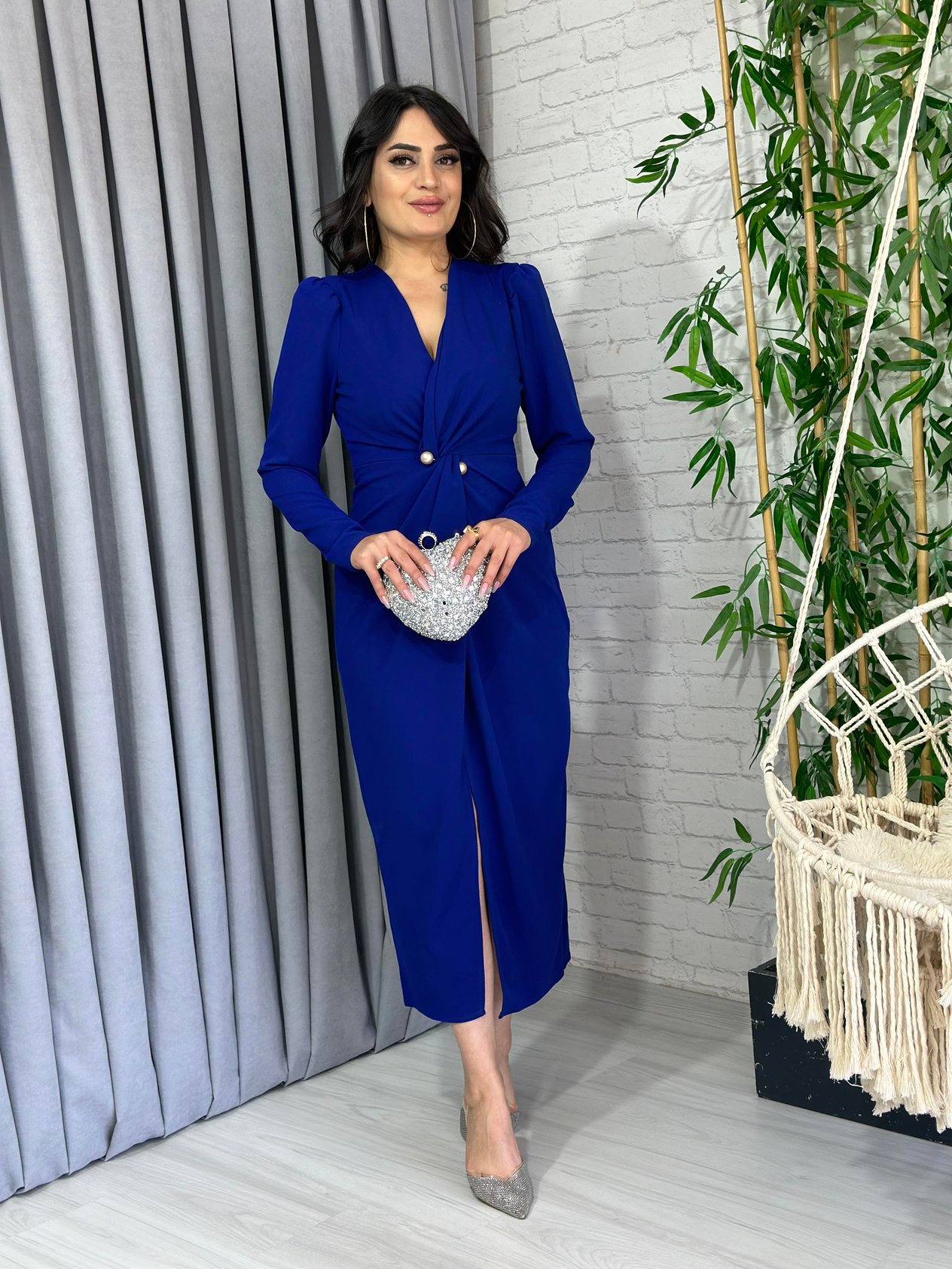 Saks Mavi İnci Taş Krep Kumaş Önü Düğüm Modeli Yırtmaçlı Elbise
