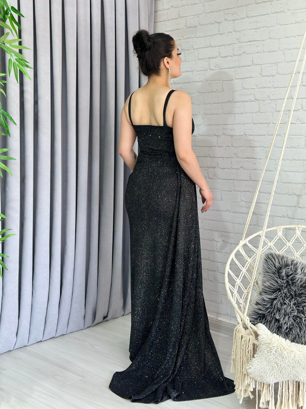 Siyah İp Askı Kalp Yaka Yırtmaçlı Drapeli Abiye Elbise A302