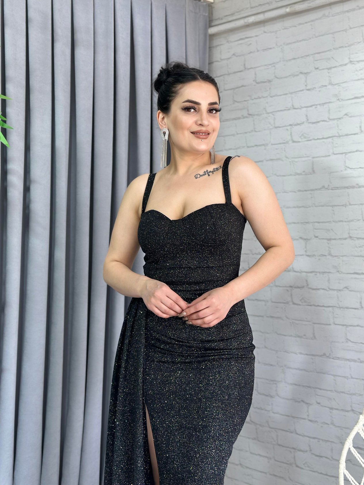 Siyah İp Askı Kalp Yaka Yırtmaçlı Drapeli Abiye Elbise A302