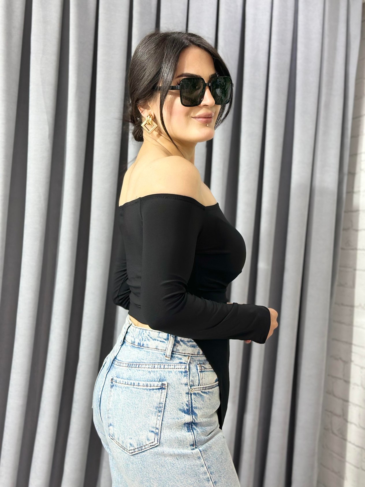 Siyah Sandy Kumaş Madonna Yaka Yandan Büzgülü Bluz 