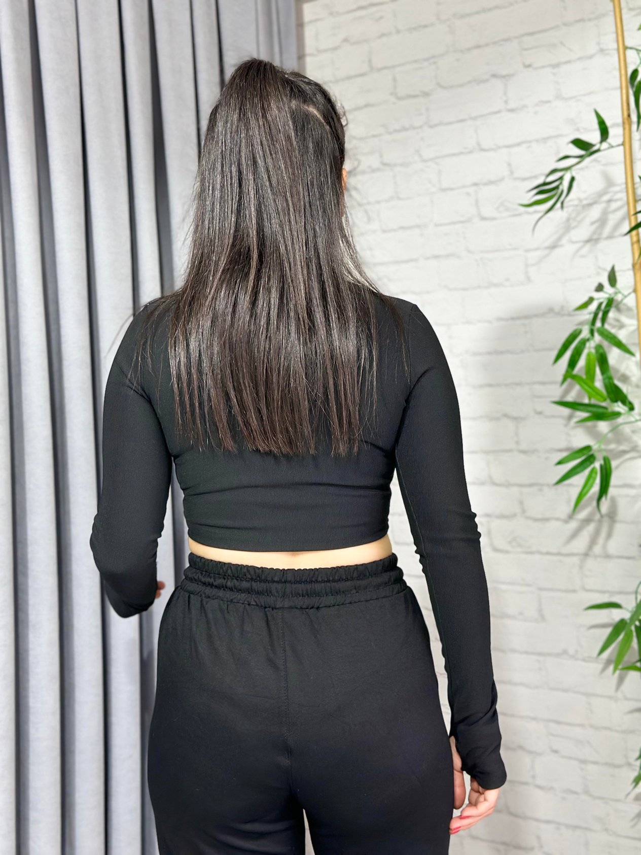 Siyah Uzun Kol Fermuarlı Parmak Geçme Dik Yaka Crop Bluz 