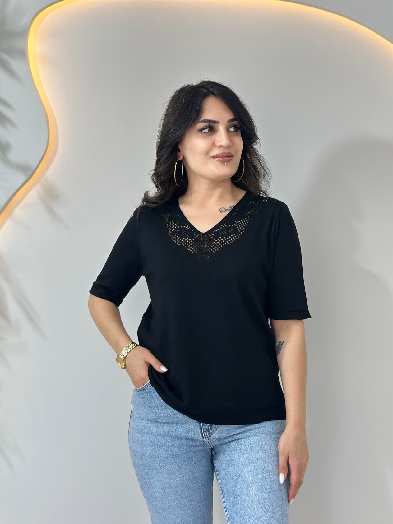Siyah V Yaka Dantel İşleme Yarım Kol Tshirt Bluz A038