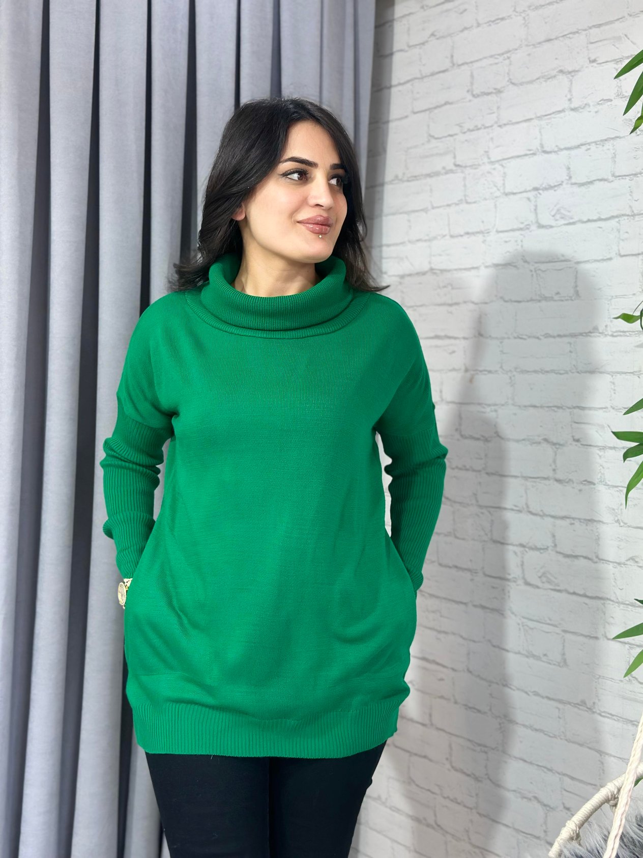 Yeşil Boğazlı Cepli Triko Kazak
