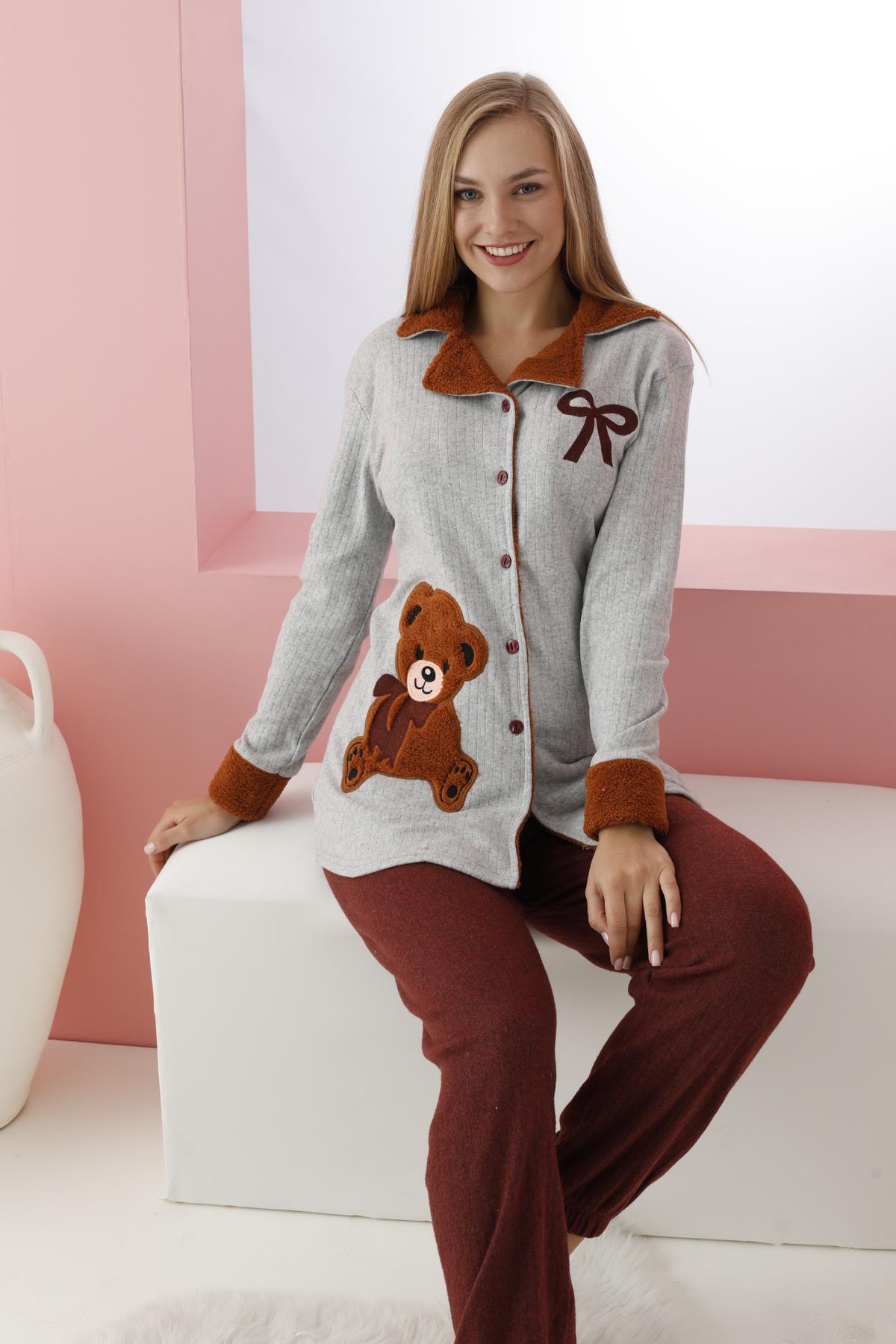 Gri Kahverengi Renginde Ayıcık Nakışlı Uzun Kollu Önden Düğmeli Kadın Pijama Takımı