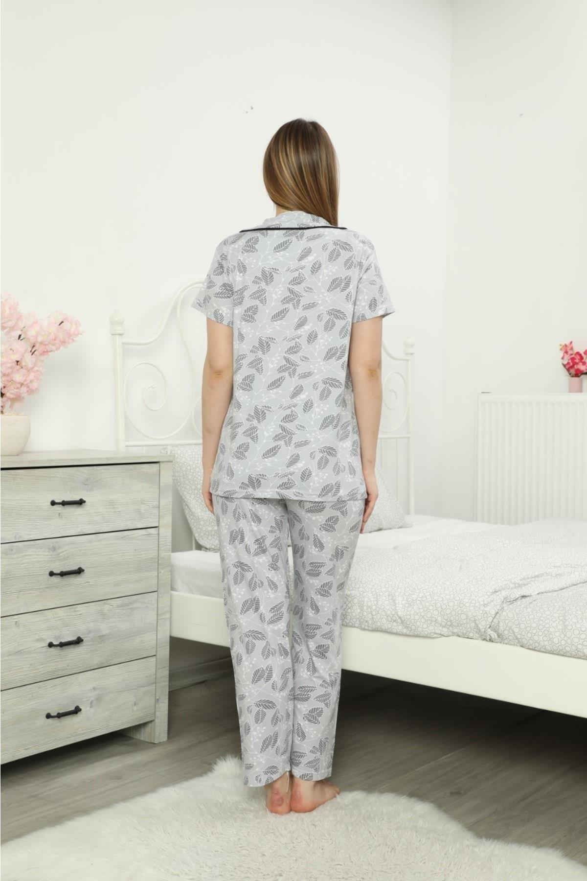 Gri Renginde Önden Düğmeli Yaprak Desenli Pijama Takımı