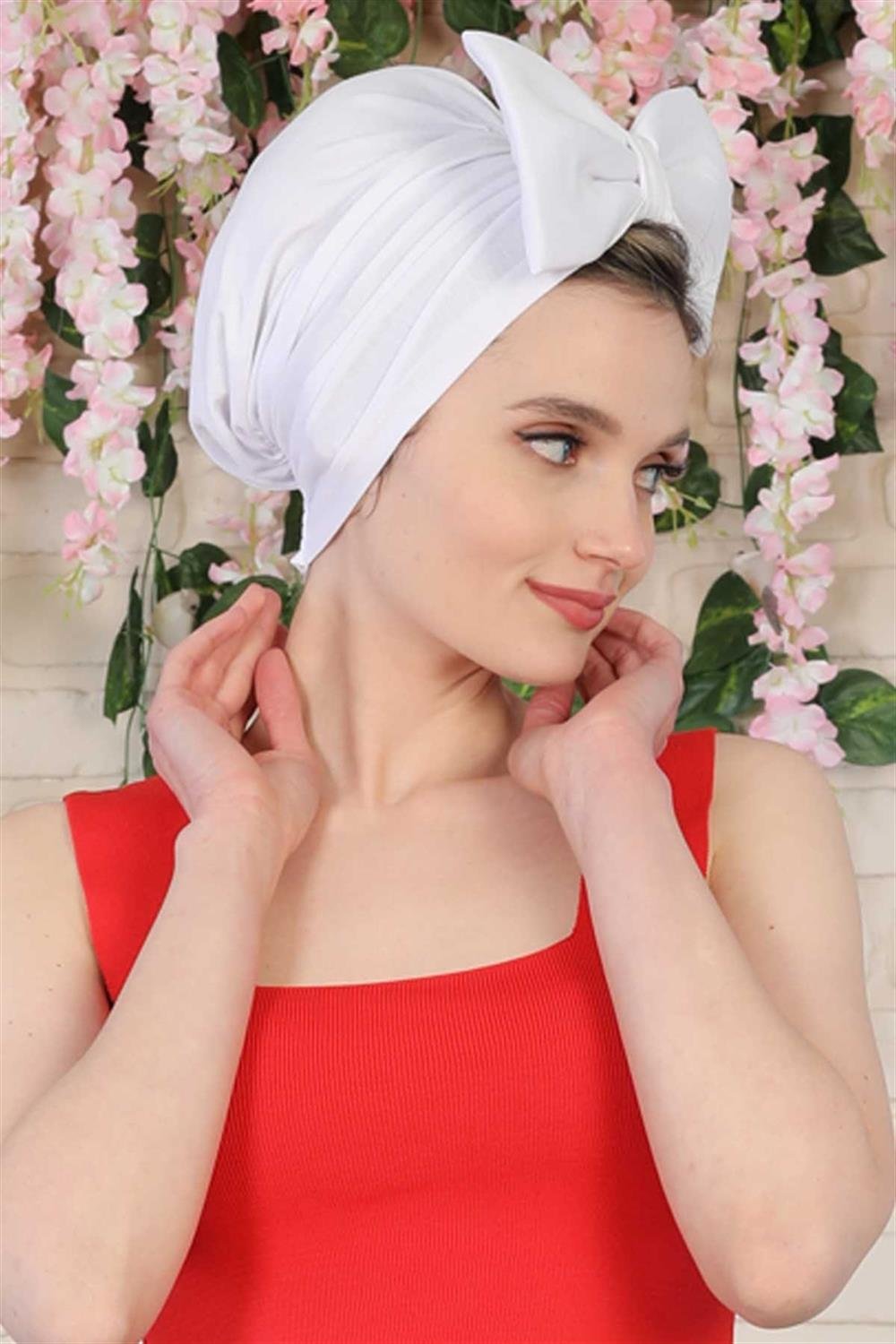 Dev Fiyonklu Bone Beyaz