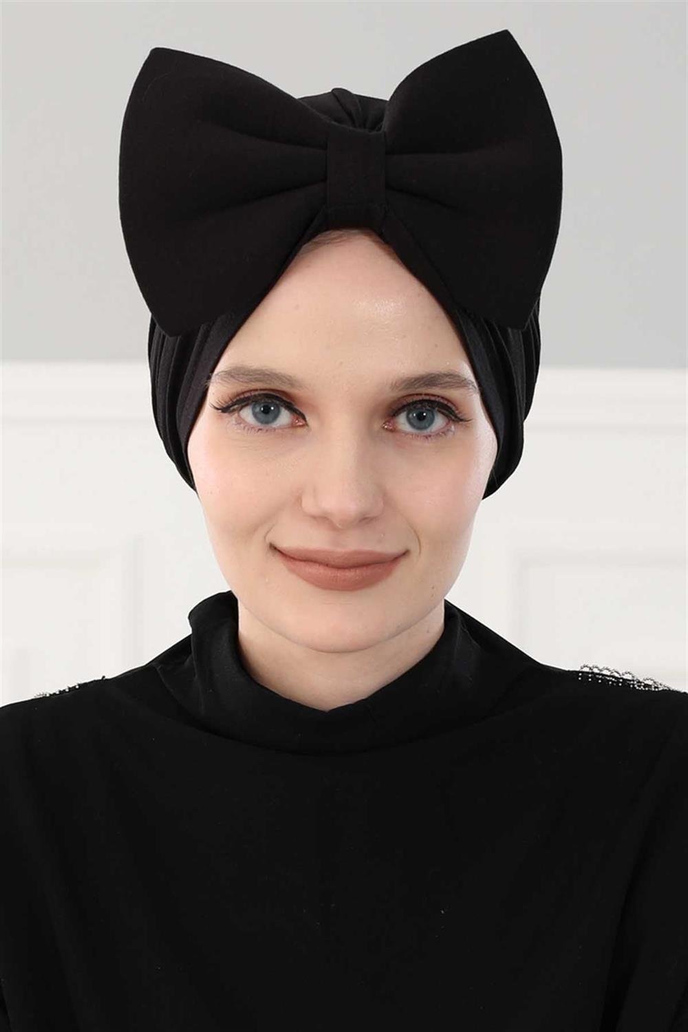 Dev Fiyonklu Bone Siyah