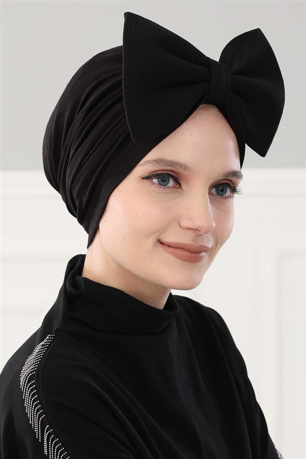 Dev Fiyonklu Bone Siyah