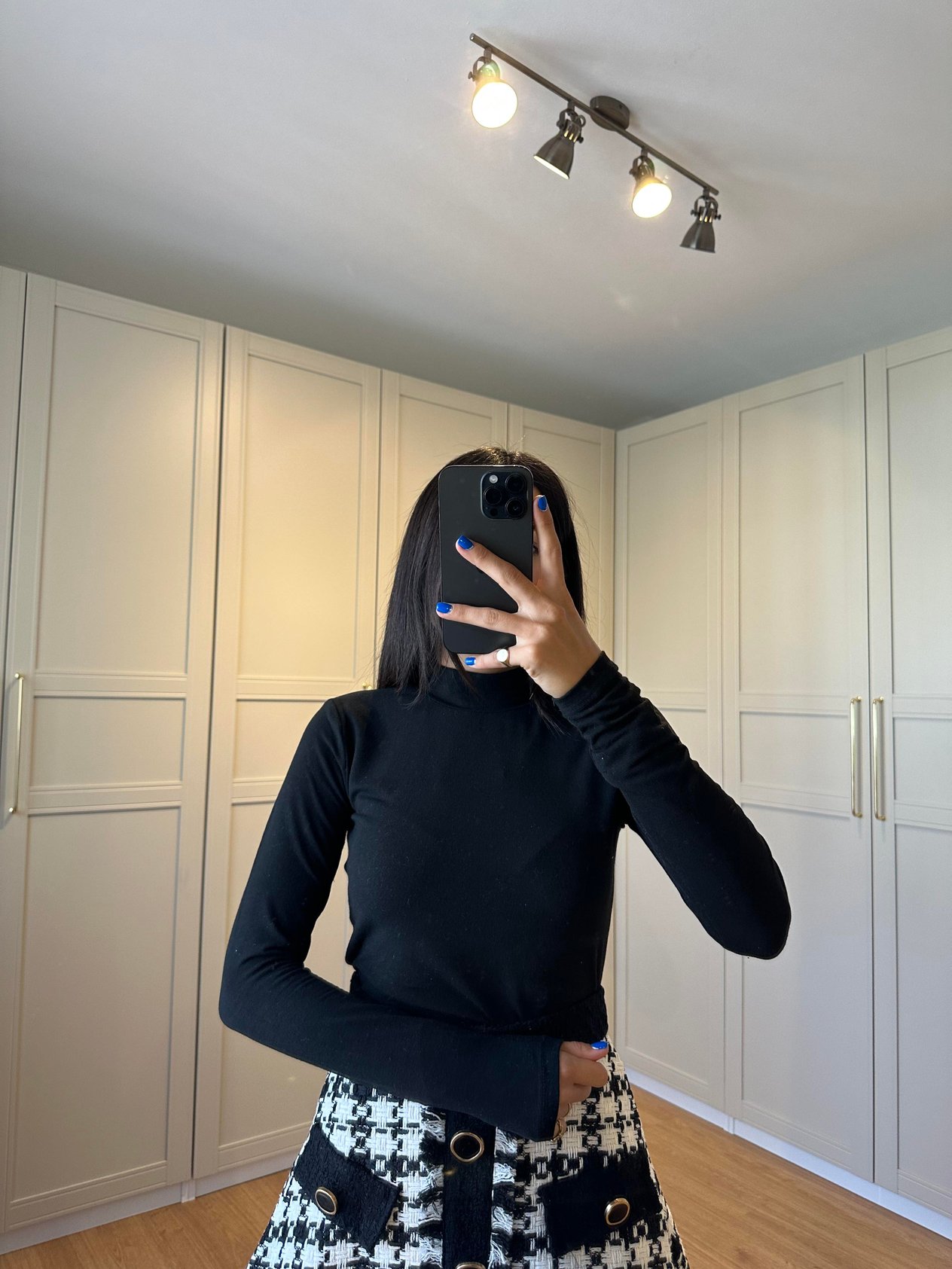 Siyah Orijinal Marka Soft Boyunlu Bluz