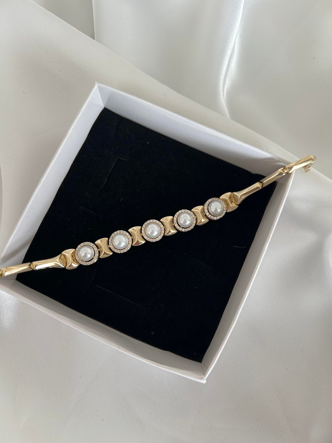 İnci model taşlı 14 K bileklik 