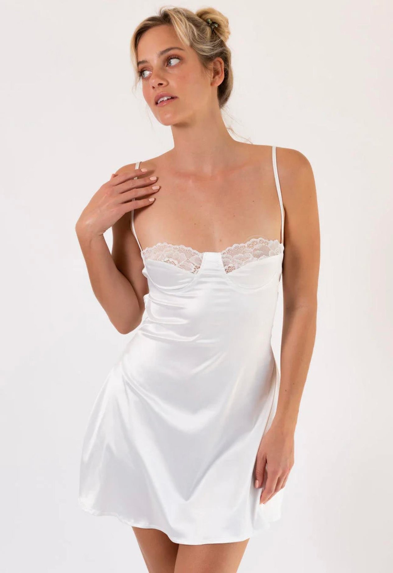 Ivory Red Gecelik