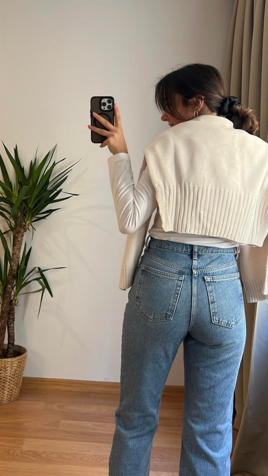 IRENE STRAIGHT JEAN