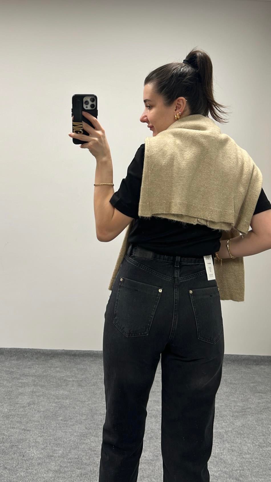 MARKA YIKAMALI SİYAH MOM FIT JEAN