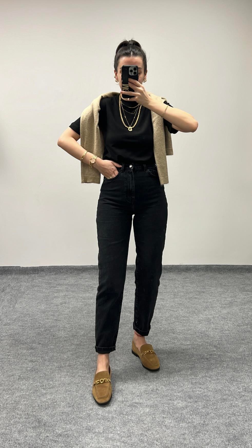 MARKA YIKAMALI SİYAH MOM FIT JEAN