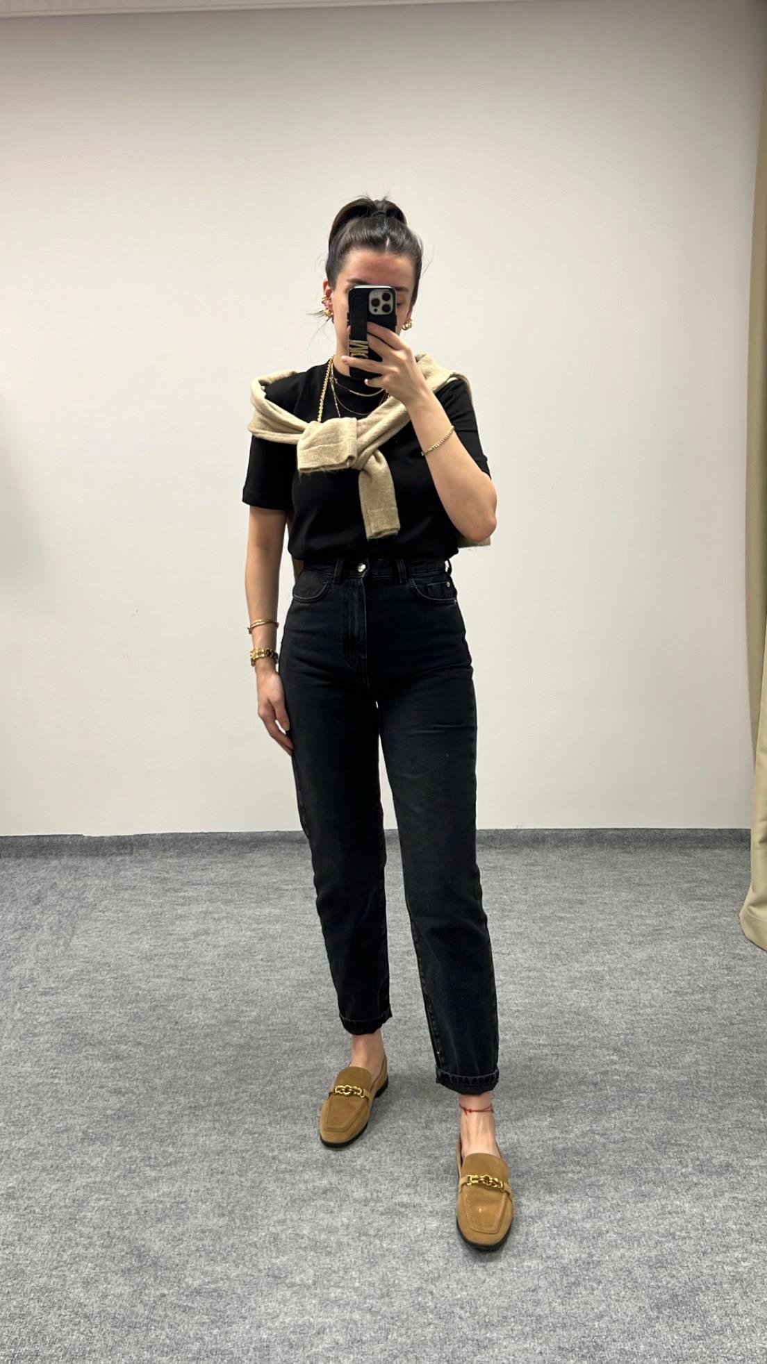MARKA YIKAMALI SİYAH MOM FIT JEAN