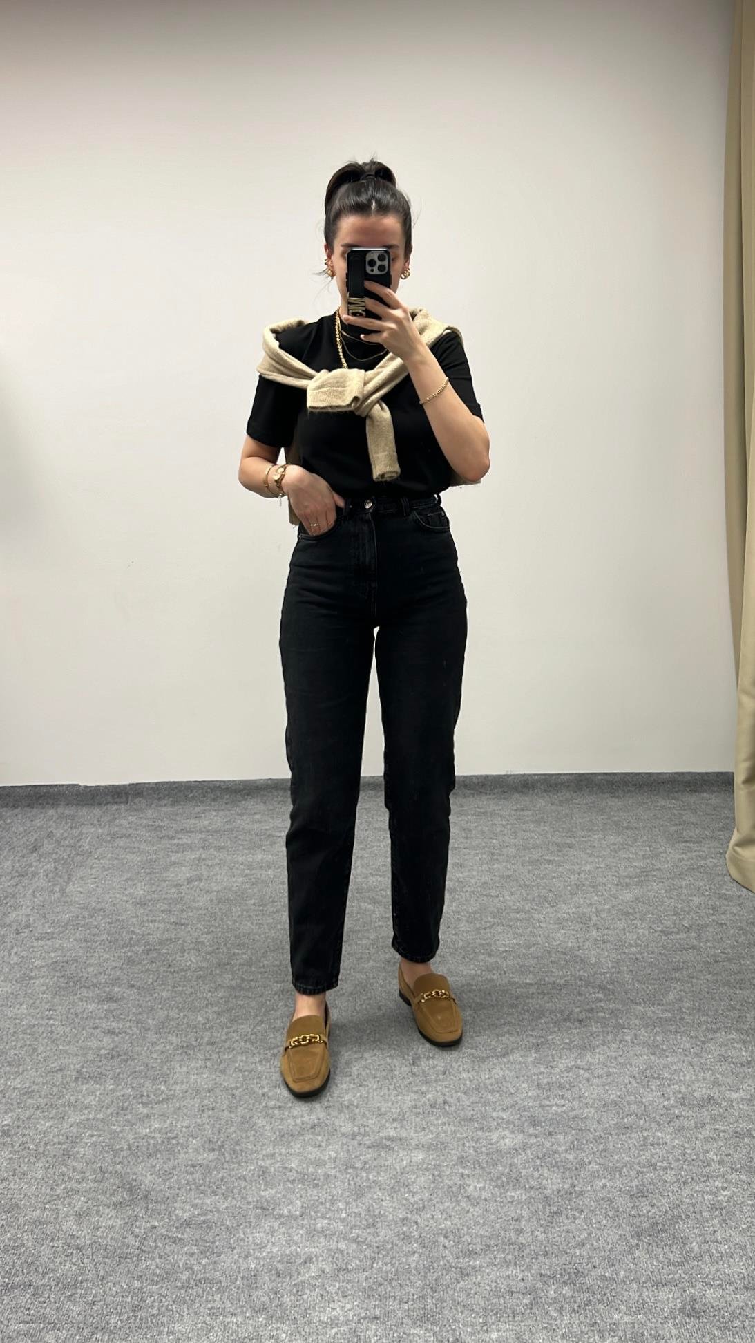 MARKA YIKAMALI SİYAH MOM FIT JEAN