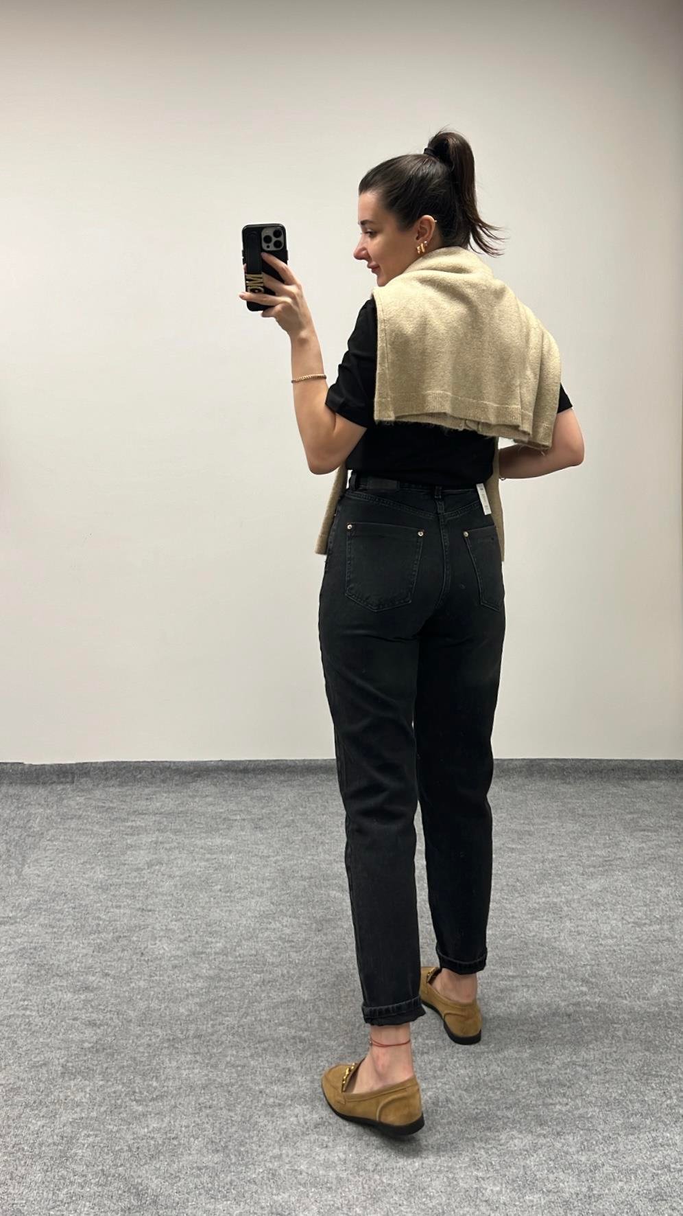 MARKA YIKAMALI SİYAH MOM FIT JEAN