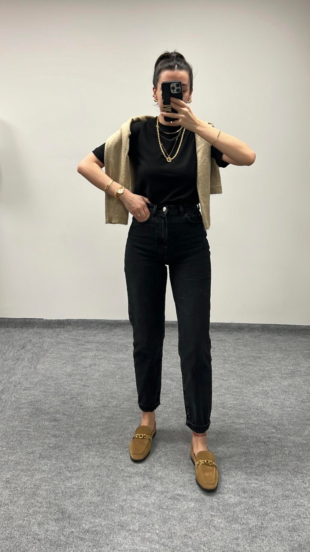 MARKA YIKAMALI SİYAH MOM FIT JEAN