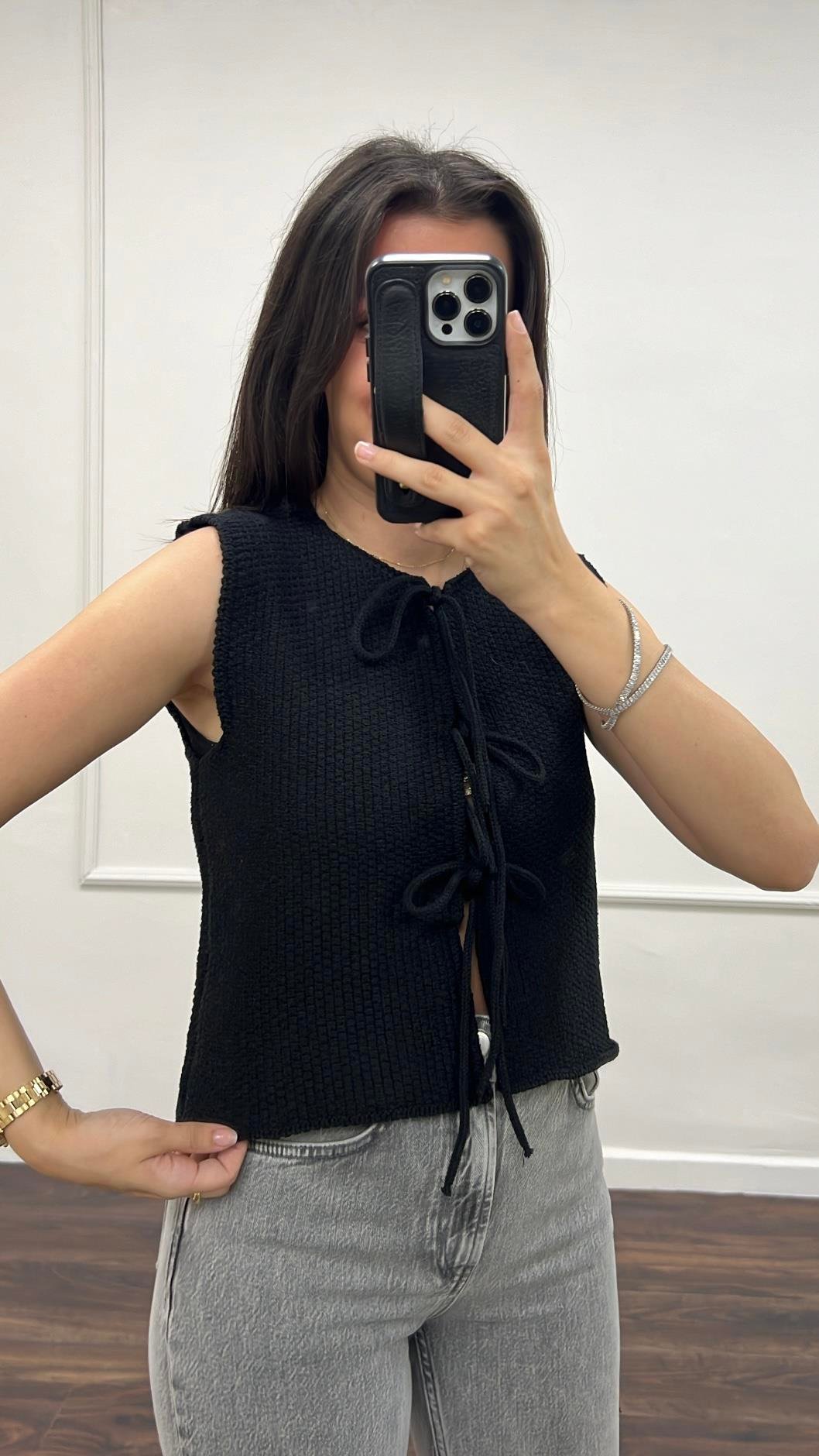 Massi Model Siyah Bağlamalı Yelek