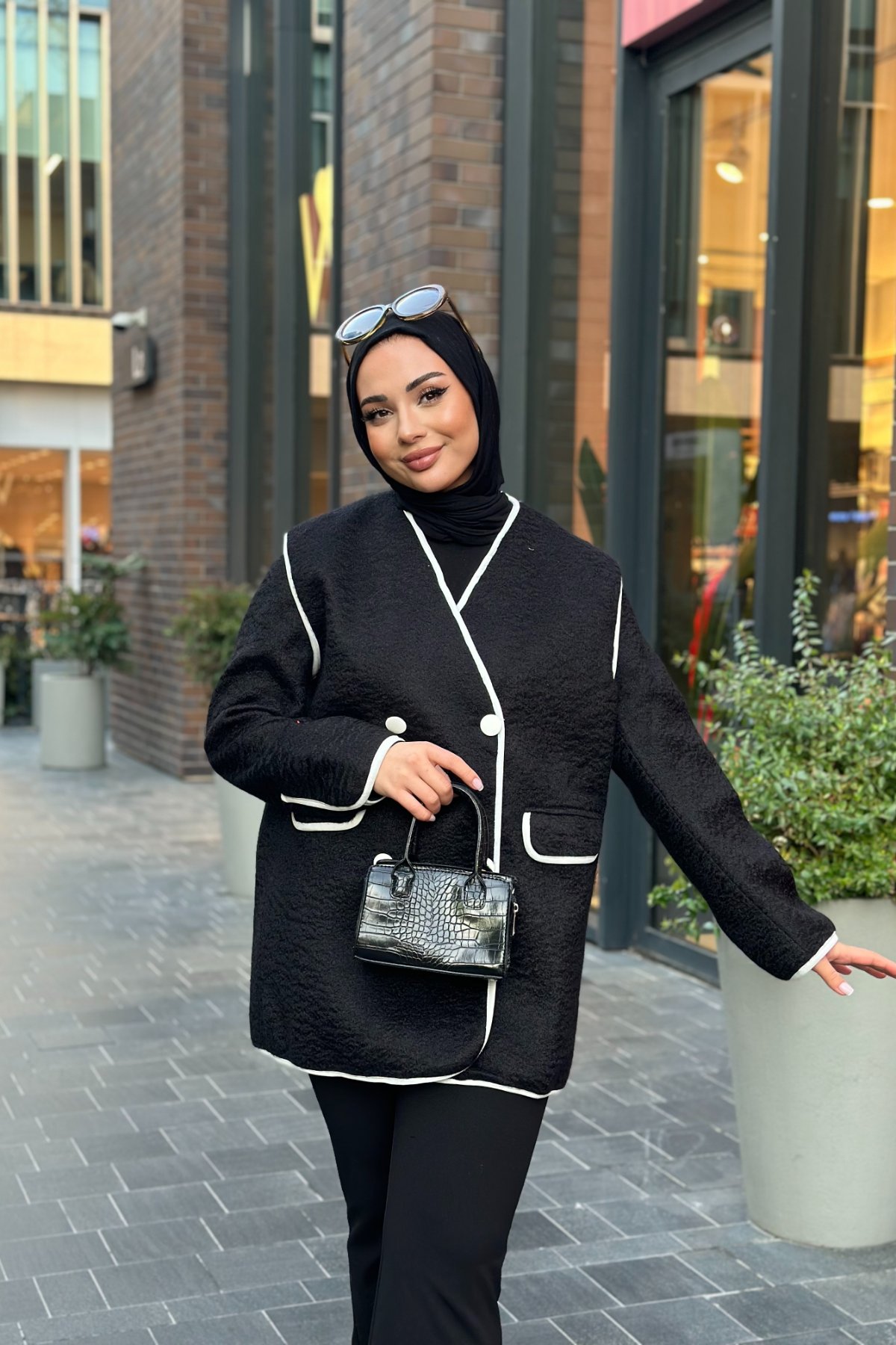 Kontrast Biye Detaylı Kaşe Siyah Blazer Ceket