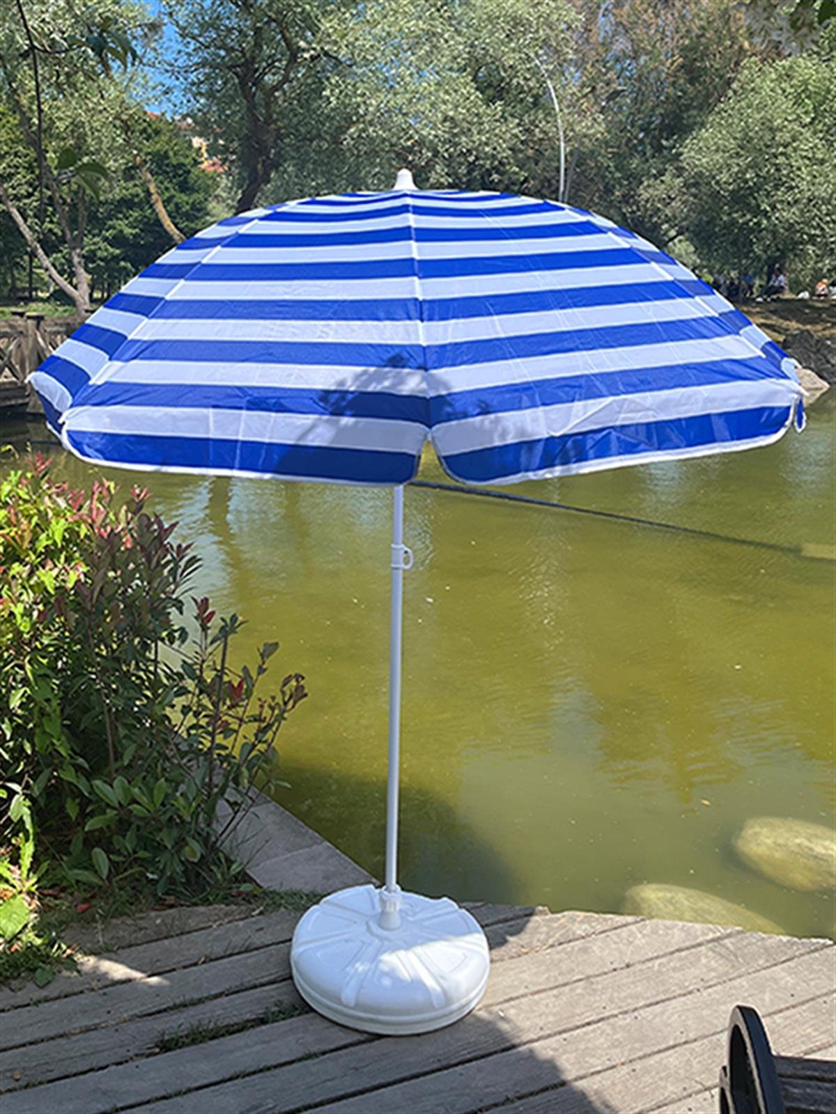 Sunlife Lacivert-Beyaz Renkli 8 Tel Fiberglass Gövdeli 360C° Dönen Başlıklı Plaj Deniz Şemsiyesi 2 Metre