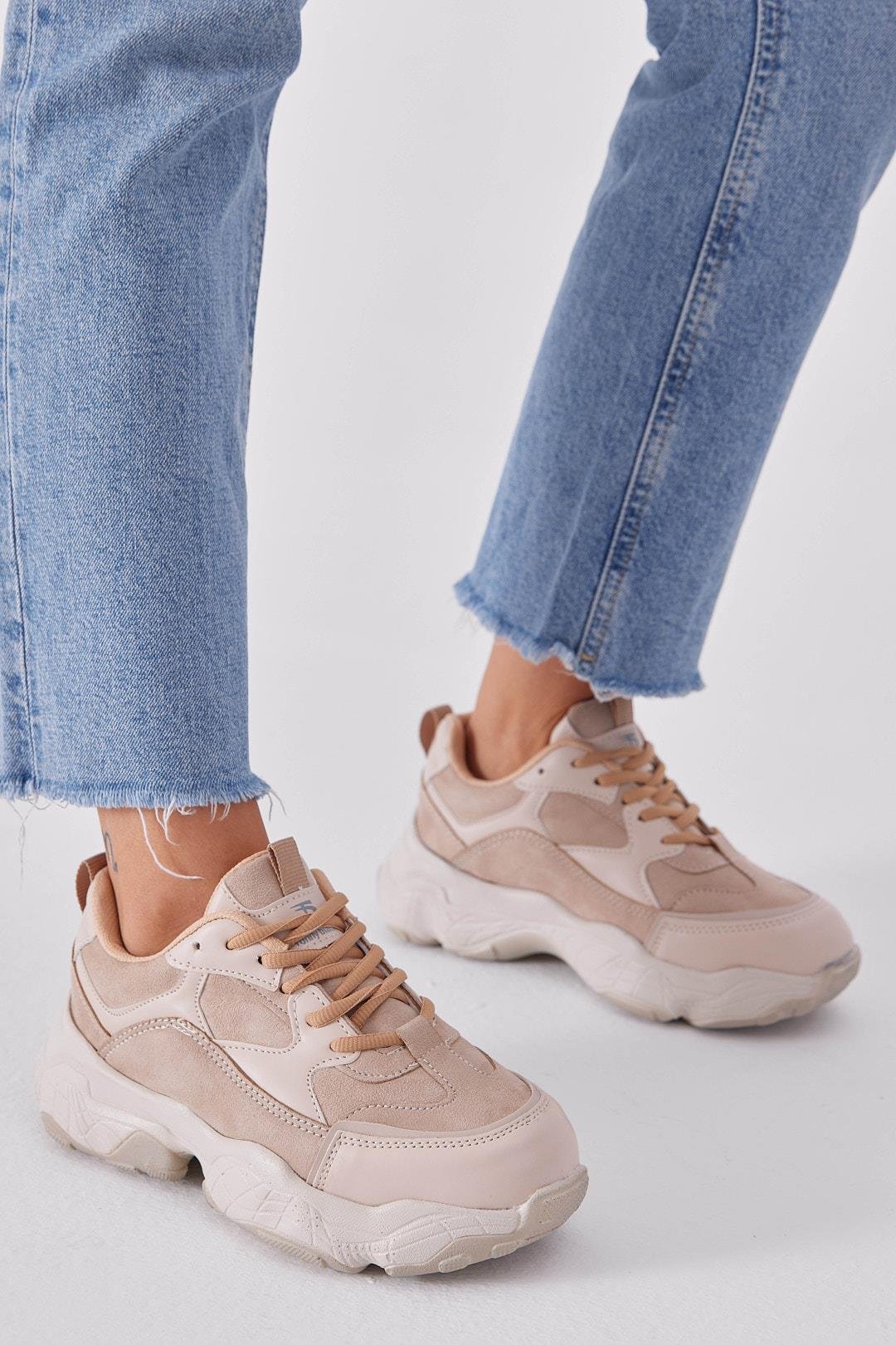 Kadın Bej Poli Taban Nefes Alabilen Kumaş Bağcıklı Sneaker