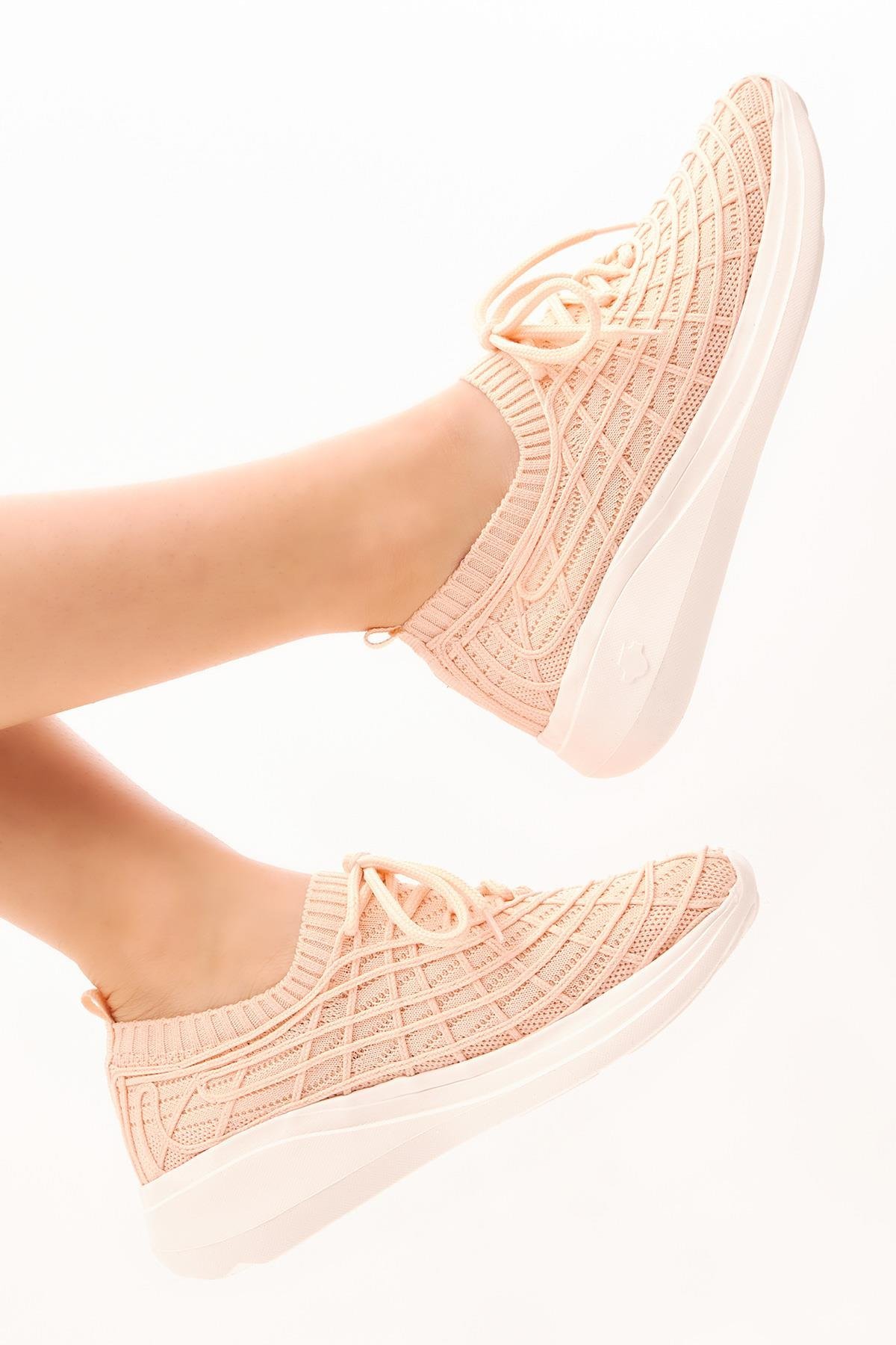 Kadın Pudra Rahat Kalıp Bağcıklı Sneaker