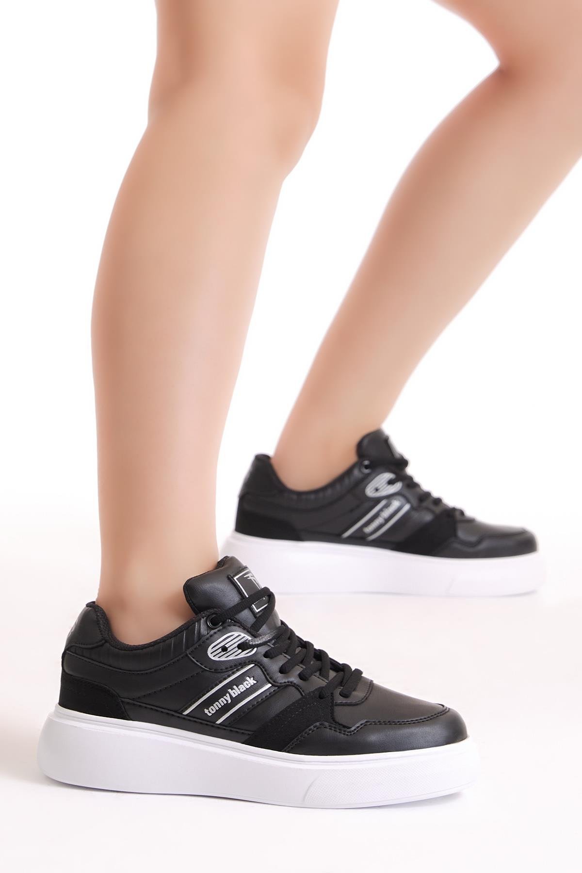 Kadın Siyah Beyaz Beyaz Siyah Poli Taban Yanı Şeritli Bağcıklı Sneaker