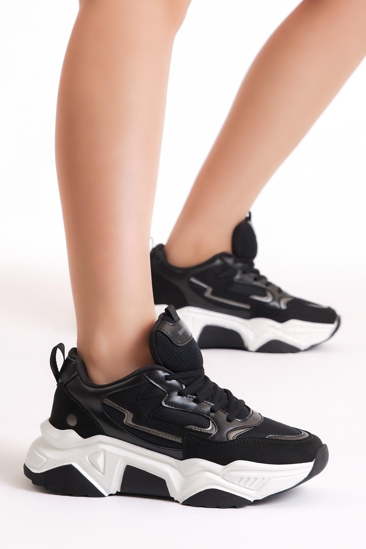 Kadın Siyah Beyaz Poli Taban Yanı Şerit Detaylı Yüksek Taban Sneaker