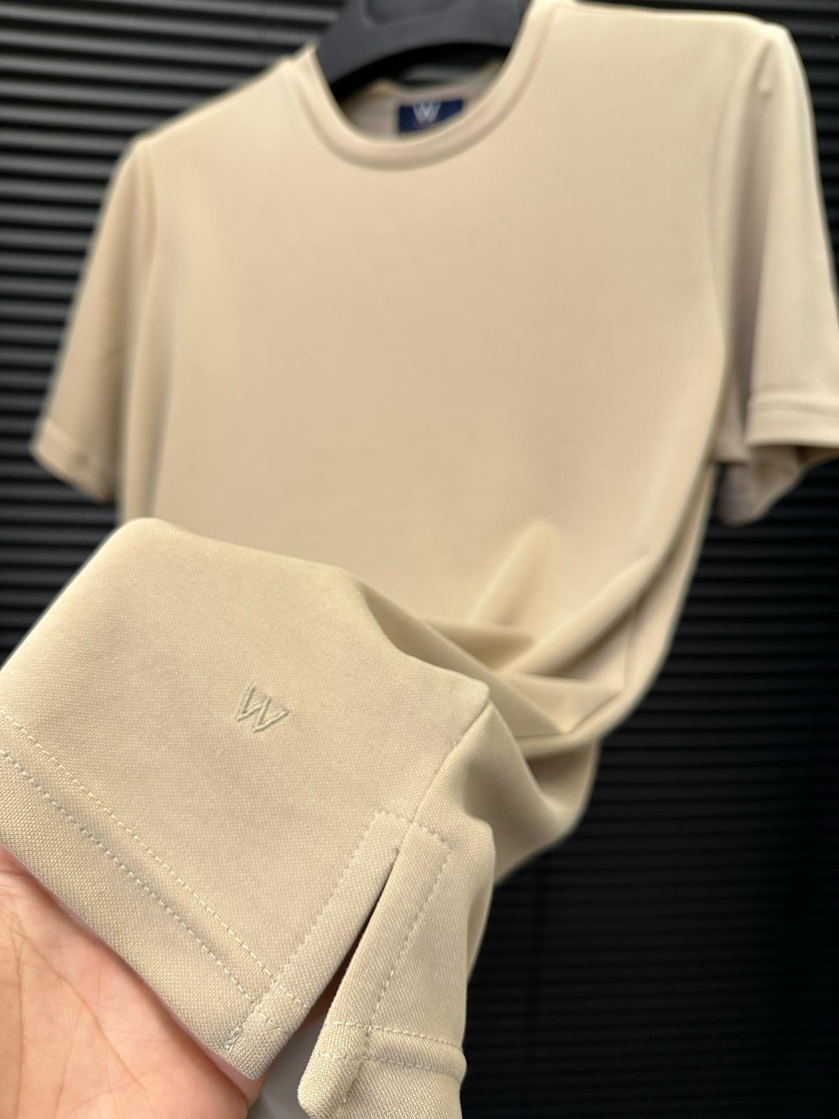 Bisiklet YakaBel Nakış Detaylı Basic T-Shirt