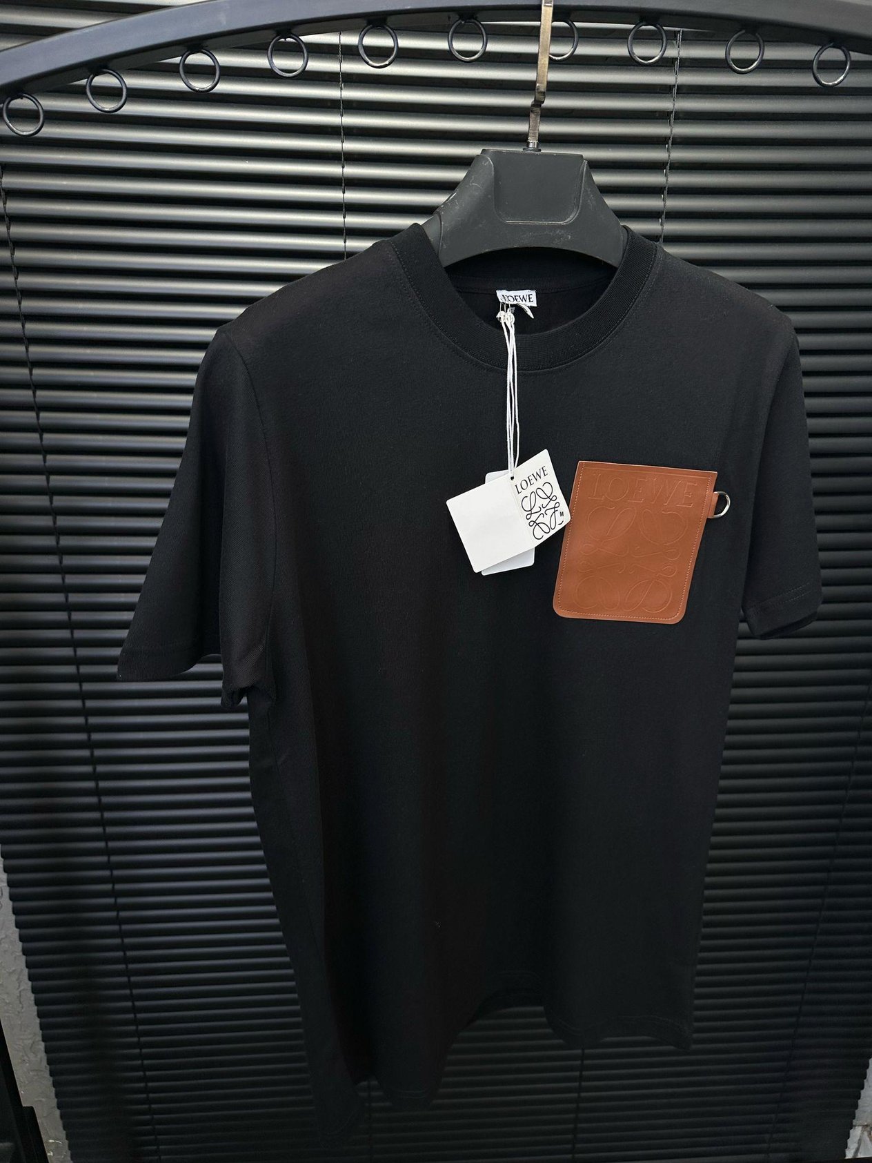 Bisiklet YakaDeri Cep Detaylı Kalın Kumaş T-Shirt
