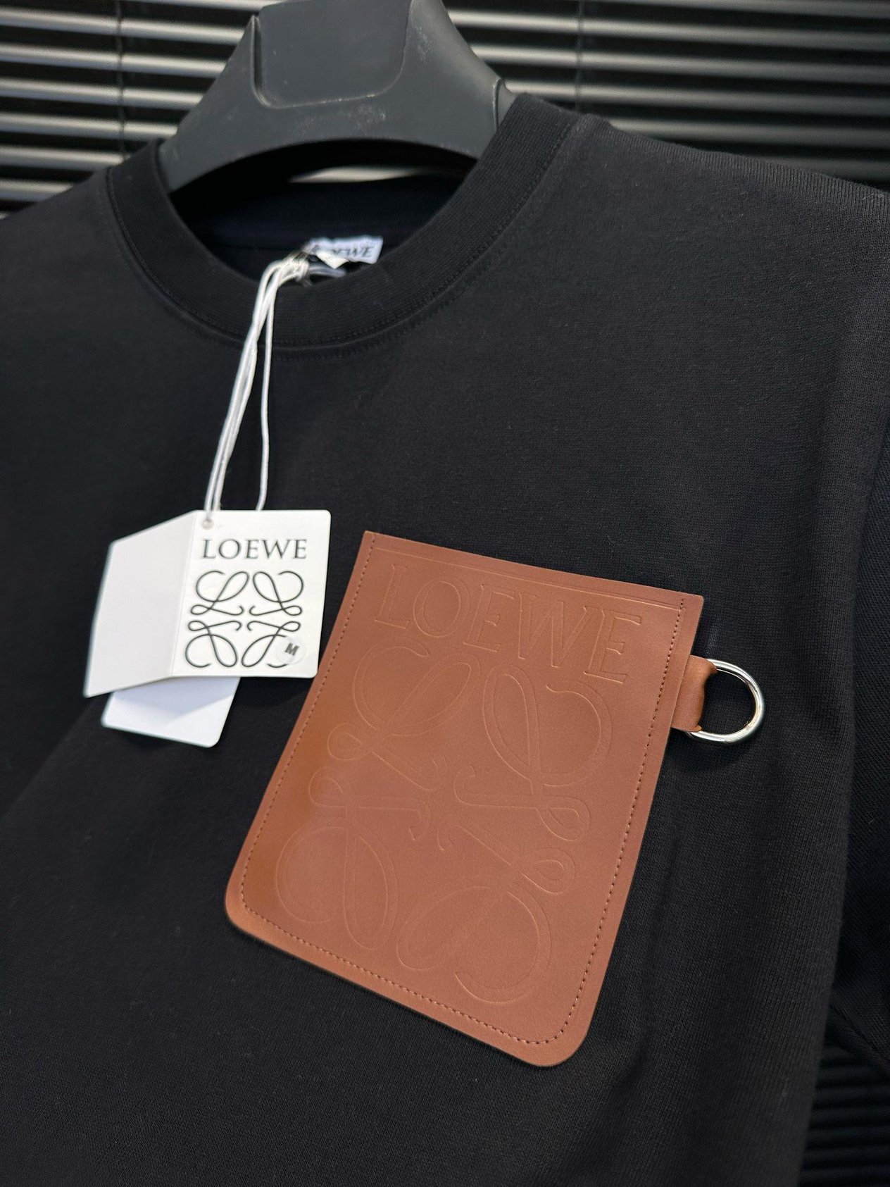 Bisiklet YakaDeri Cep Detaylı Kalın Kumaş T-Shirt