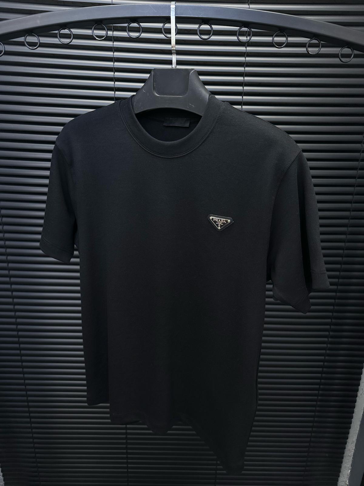 Bisiklet YakaMetal Göğüs Armalı Basic T-Shirt - Beyaz