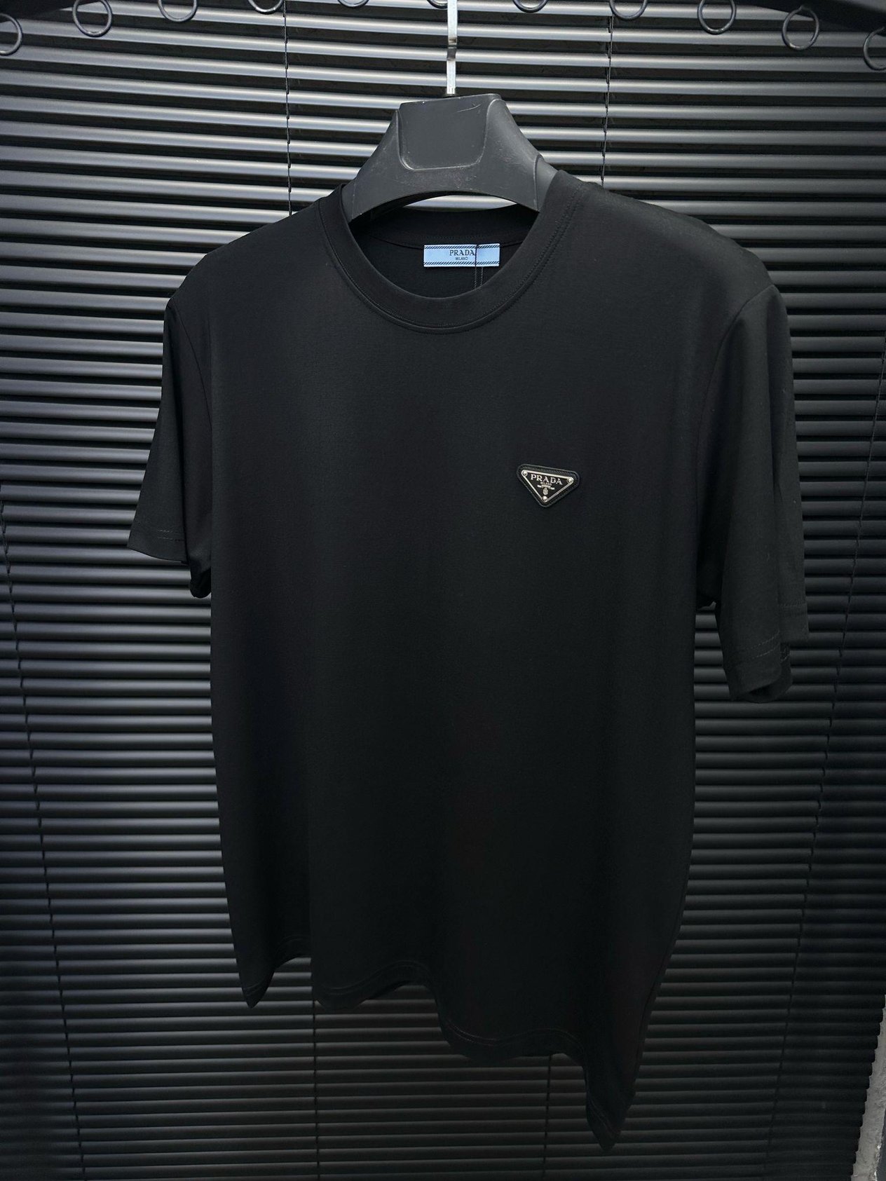 Bisiklet YakaMetal Logo Detaylı Basic T-Shirt